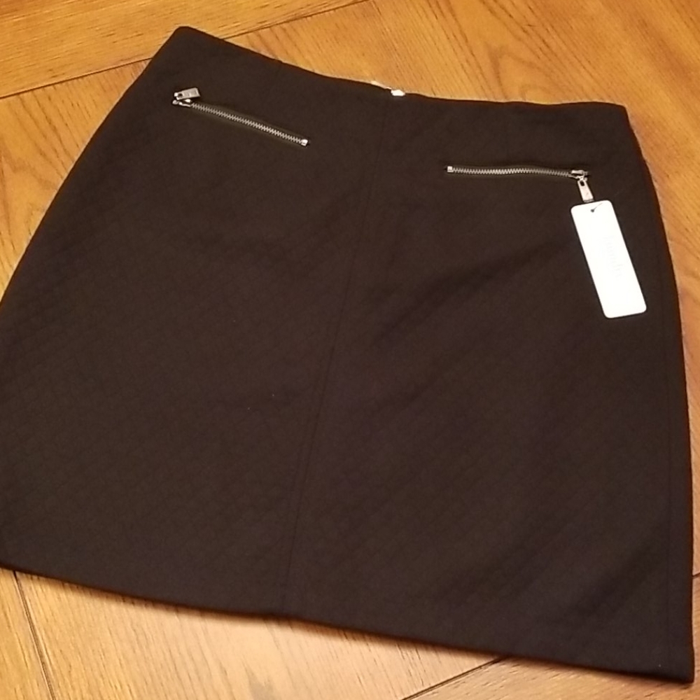 🆕️Laundry by Shelly Segal quilted black skirt